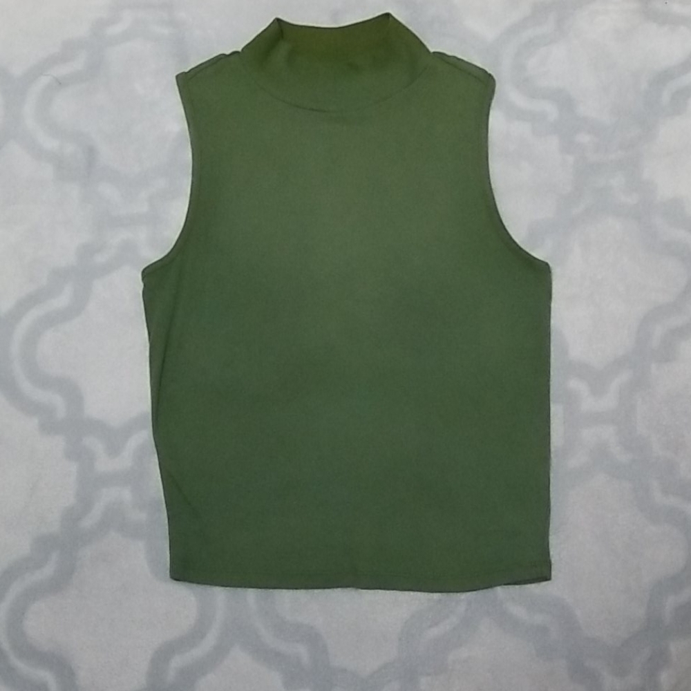 Green no sleave turtle neck shirt